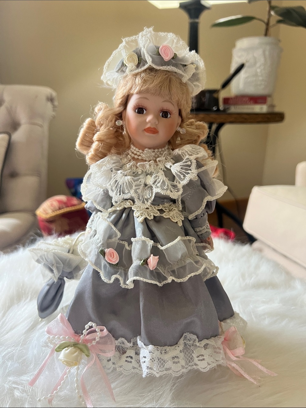 📠🗝️Vintage Porcelain Doll in Gray Dress with Pink Accents